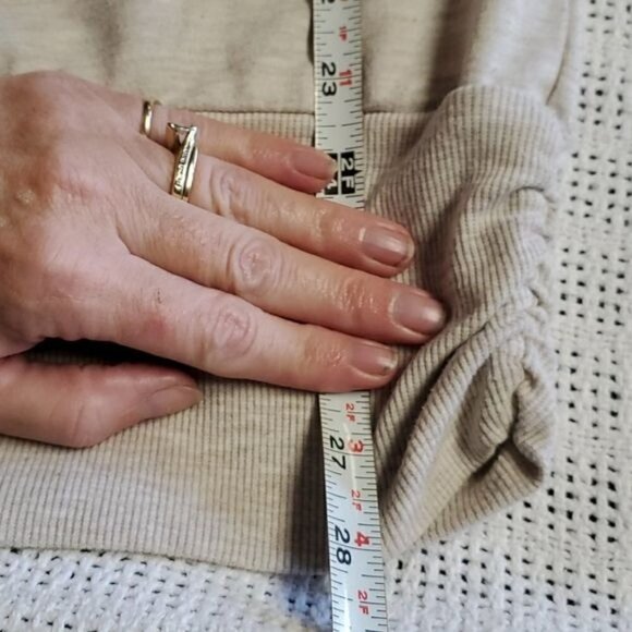 Wet Seal Raw Edge Scoop Neck Sz. M Sweatshirt - Picture 7 of 7